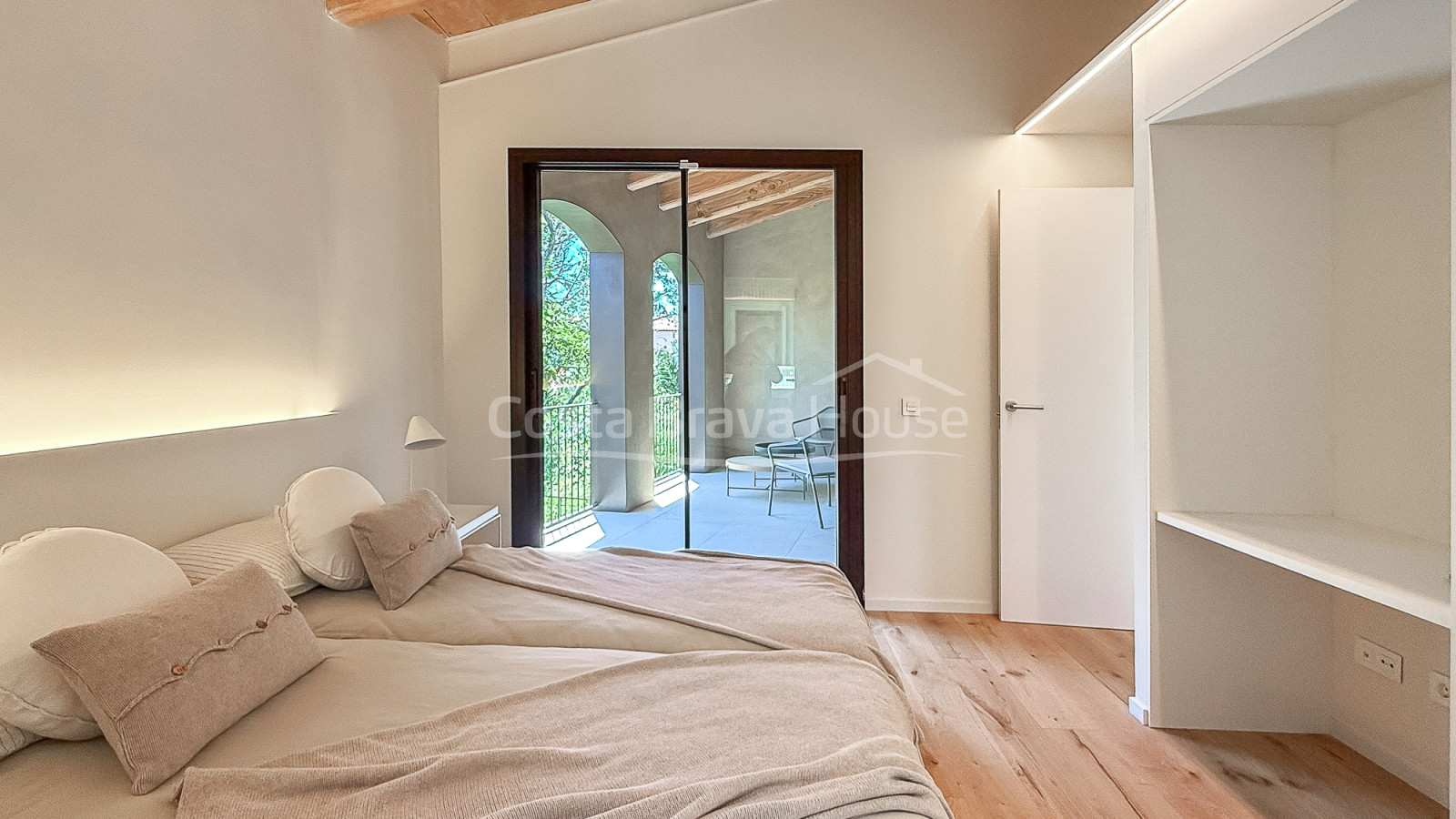 Casa obra nova a Pals. Piscina privada i jardí