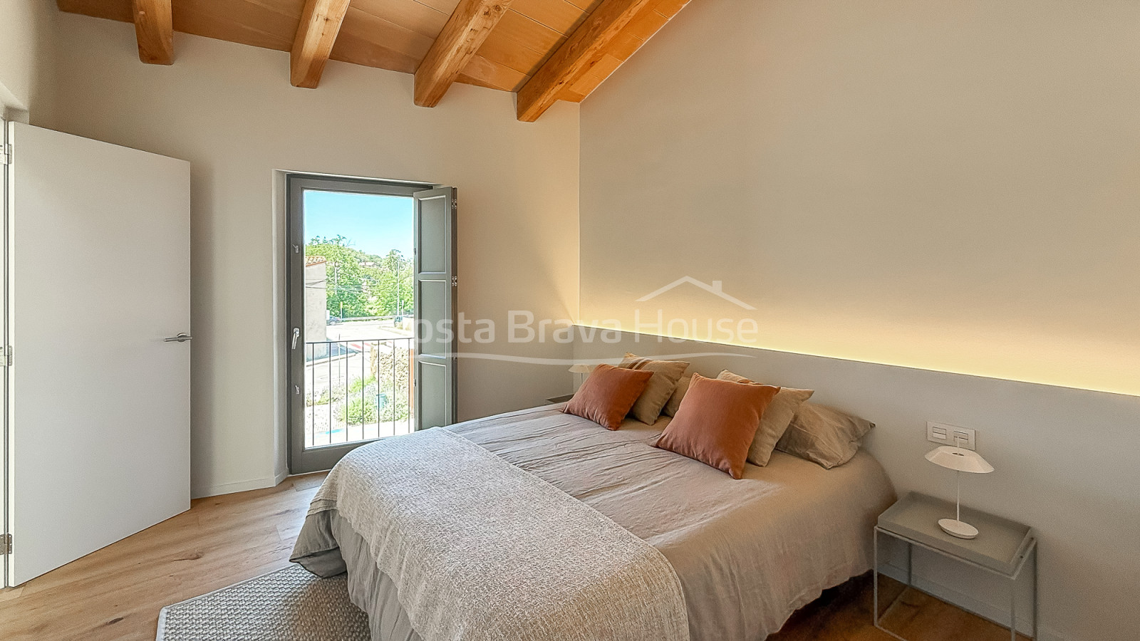 Casa obra nueva en Pals. Piscina privada y jardín