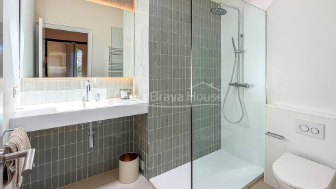 Maison de nouvelle construction à Pals. Piscine privée et jardin