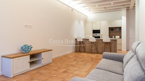 Newly built apartment for sale in the historic centre of Begur with contemporary design