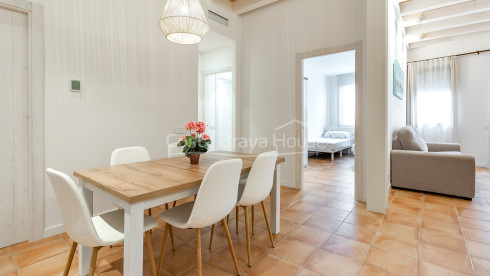 Apartamento de obra nueva en venta en el centro histórico de Begur con diseño contemporáneo