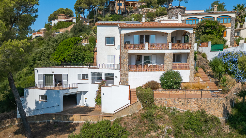 Maison à Pals divisée en trois appartements avec vue mer, piscine privée et terrasses