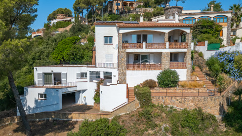 Maison à Pals divisée en trois appartements avec vue mer, piscine privée et terrasses
