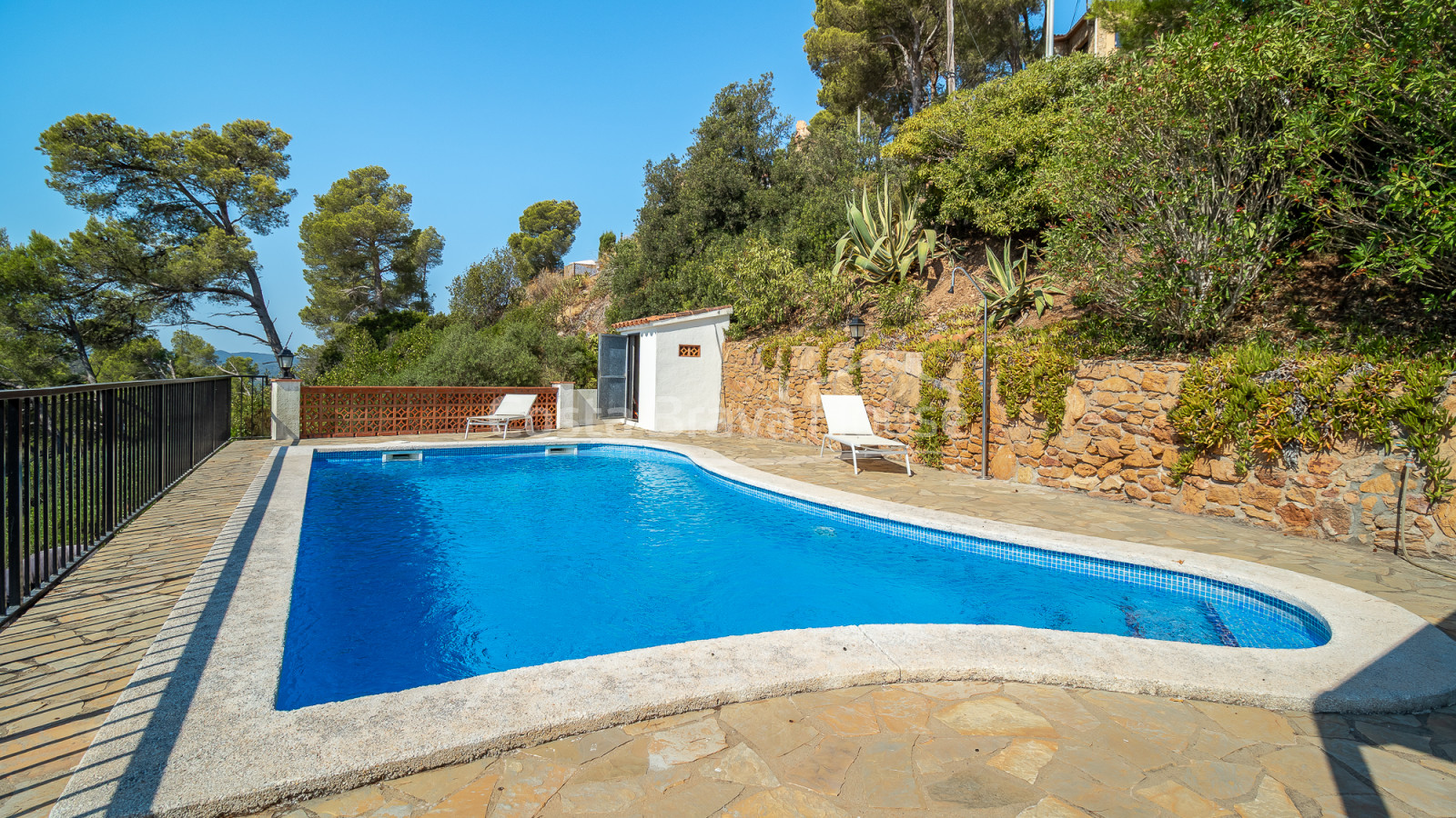 Maison à Pals divisée en trois appartements avec vue mer, piscine privée et terrasses
