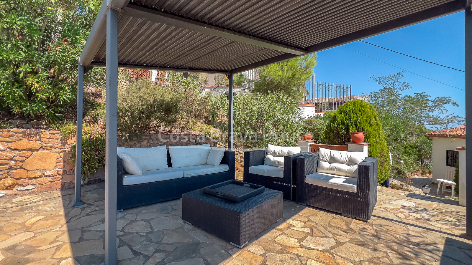Casa en Pals dividida en tres apartamentos con vistas al mar con piscina privada y terrazas
