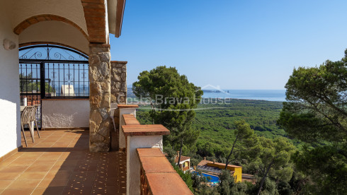 Maison à Pals divisée en trois appartements avec vue mer, piscine privée et terrasses