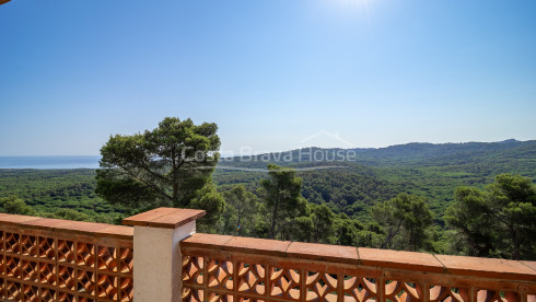 Maison à Pals divisée en trois appartements avec vue mer, piscine privée et terrasses