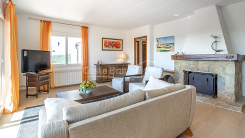 Maison à Pals divisée en trois appartements avec vue mer, piscine privée et terrasses