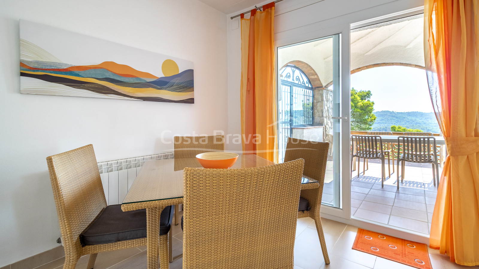 Casa en Pals dividida en tres apartamentos con vistas al mar con piscina privada y terrazas