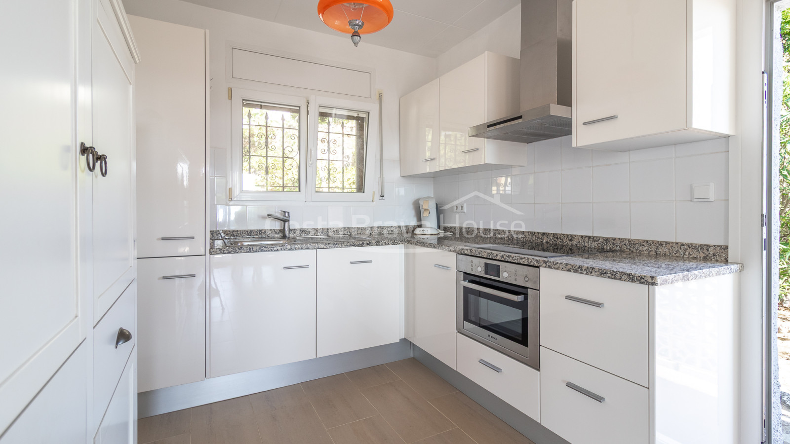 Maison à Pals divisée en trois appartements avec vue mer, piscine privée et terrasses