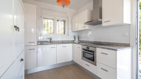 Maison à Pals divisée en trois appartements avec vue mer, piscine privée et terrasses