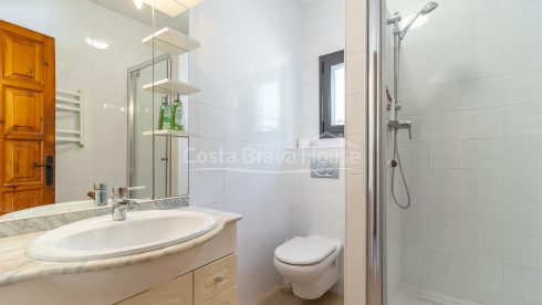 Maison à Pals divisée en trois appartements avec vue mer, piscine privée et terrasses