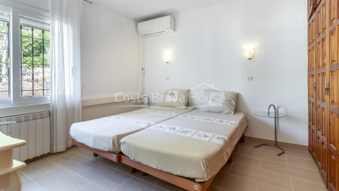 Casa en Pals dividida en tres apartamentos con vistas al mar con piscina privada y terrazas