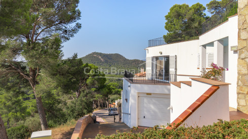 Maison à Pals divisée en trois appartements avec vue mer, piscine privée et terrasses