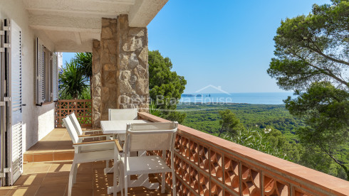 Maison à Pals divisée en trois appartements avec vue mer, piscine privée et terrasses