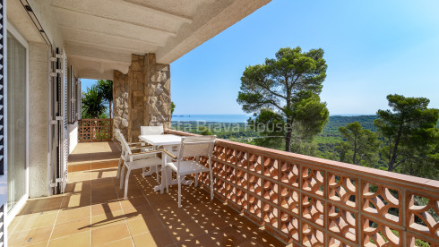 Maison à Pals divisée en trois appartements avec vue mer, piscine privée et terrasses