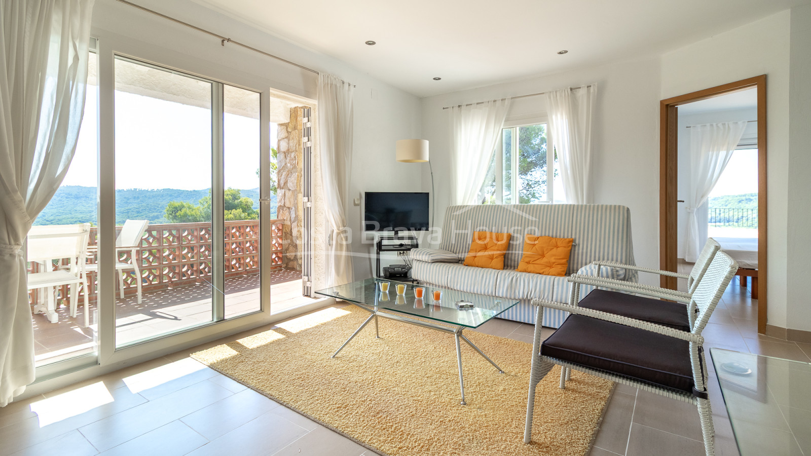 Casa en Pals dividida en tres apartamentos con vistas al mar con piscina privada y terrazas