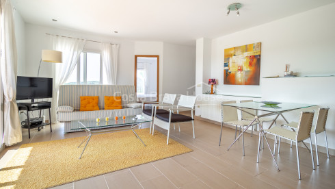 Casa en Pals dividida en tres apartamentos con vistas al mar con piscina privada y terrazas