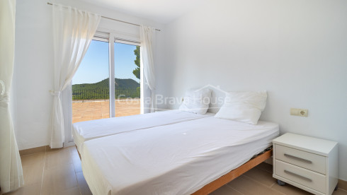House in Pals divided into three apartments with sea views, private pool and terraces