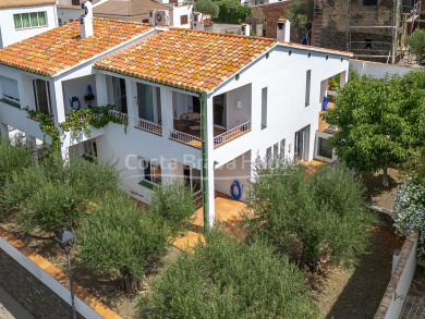 Casa unifamiliar en Cadaqués con jardín, terraza, garaje para seis coches y a 8 minutos a pie de la playa