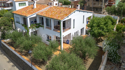 Maison individuelle à Cadaqués avec jardin, garage pour six voitures et près de la plage