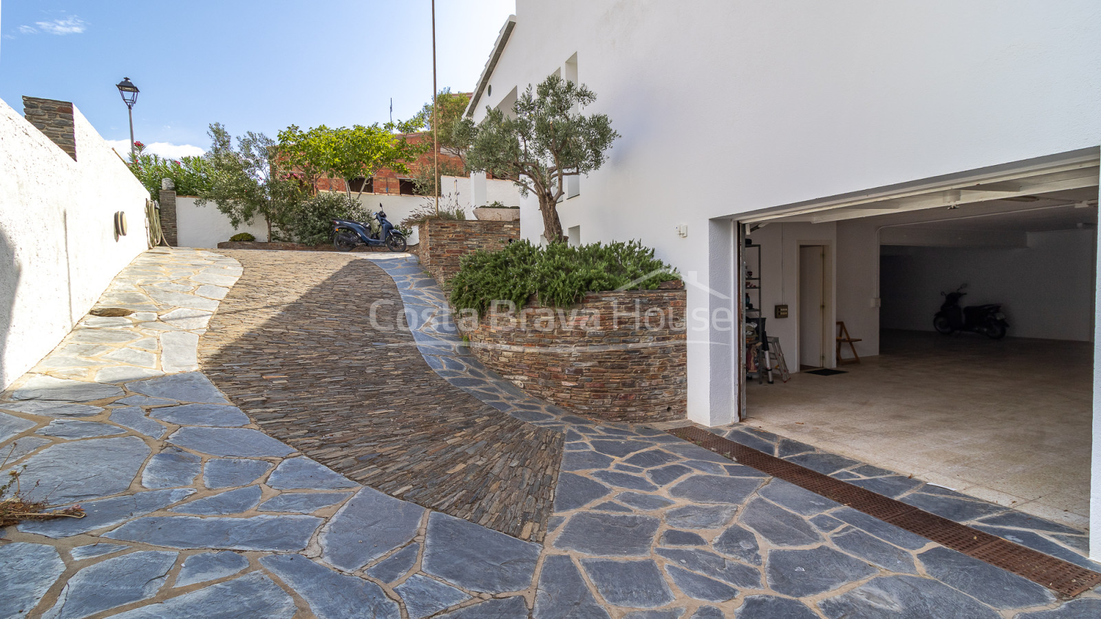 Maison individuelle à Cadaqués avec jardin, garage pour six voitures et près de la plage