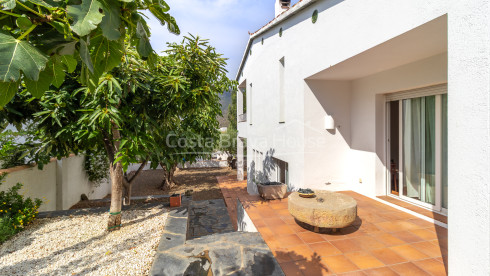 Maison individuelle à Cadaqués avec jardin, garage pour six voitures et près de la plage