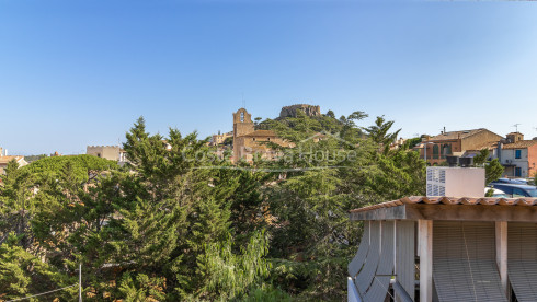 House in Begur with views of the castle