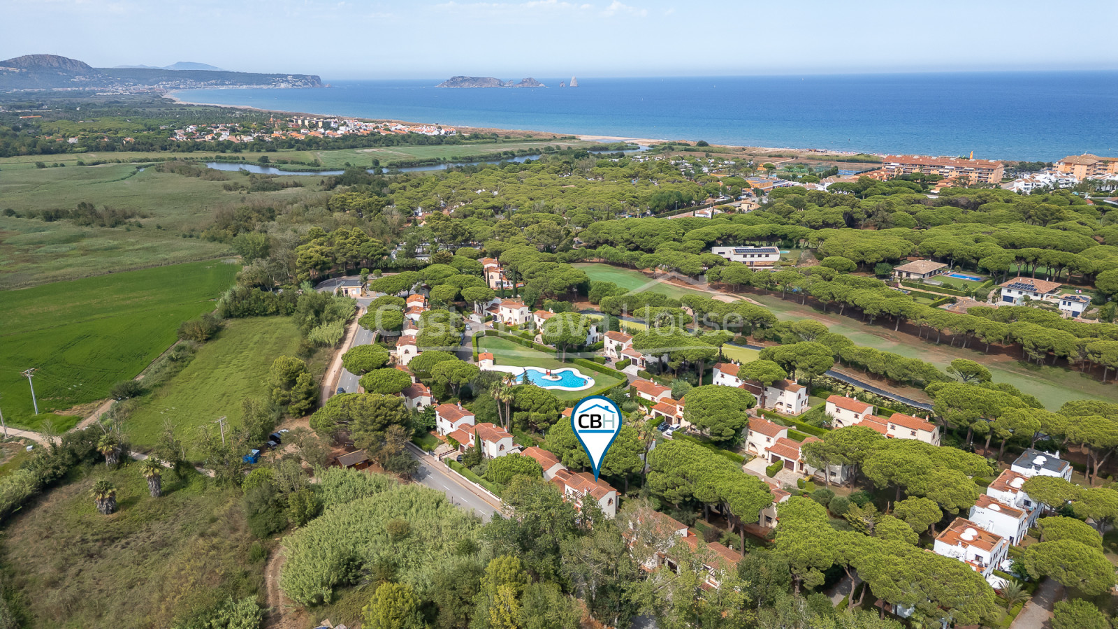 Maison mitoyenne à Playa de Pals avec jardin privé et piscine commune près du golf