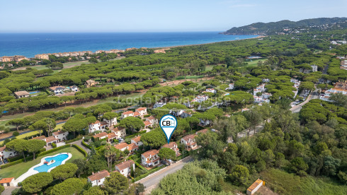 Terraced house in Playa de Pals with private garden and communal pool near the golf course