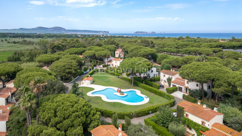 Maison mitoyenne à Playa de Pals avec jardin privé et piscine commune près du golf