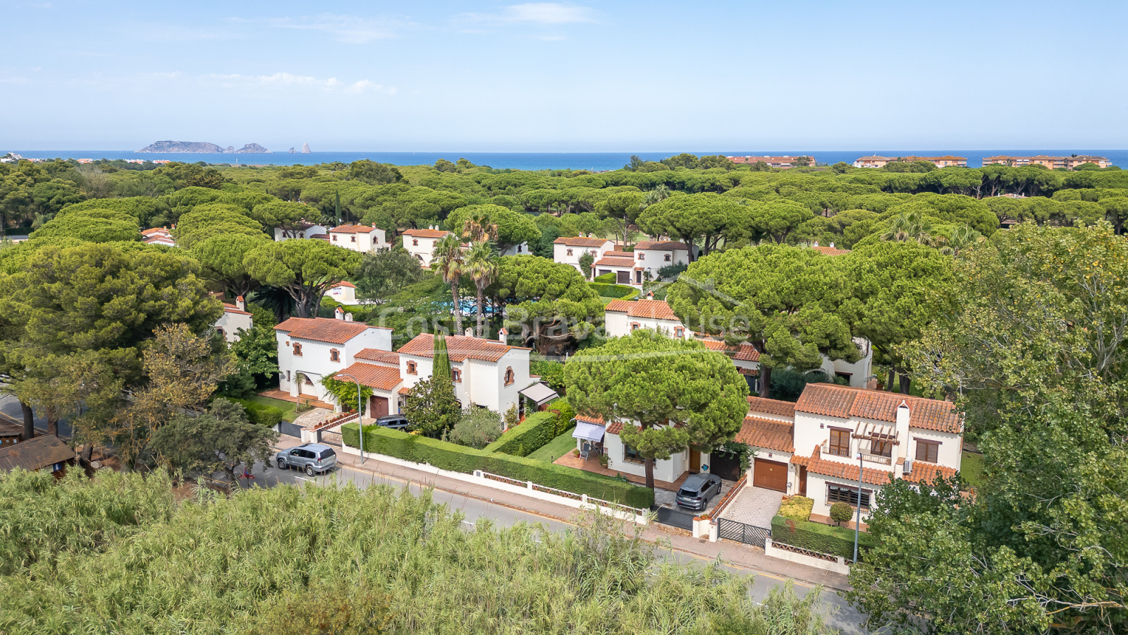 Casa adosada en Playa de Pals con jardín privado y piscina comunitaria cerca del golf
