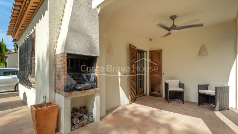 Casa adosada en Playa de Pals con jardín privado y piscina comunitaria cerca del golf