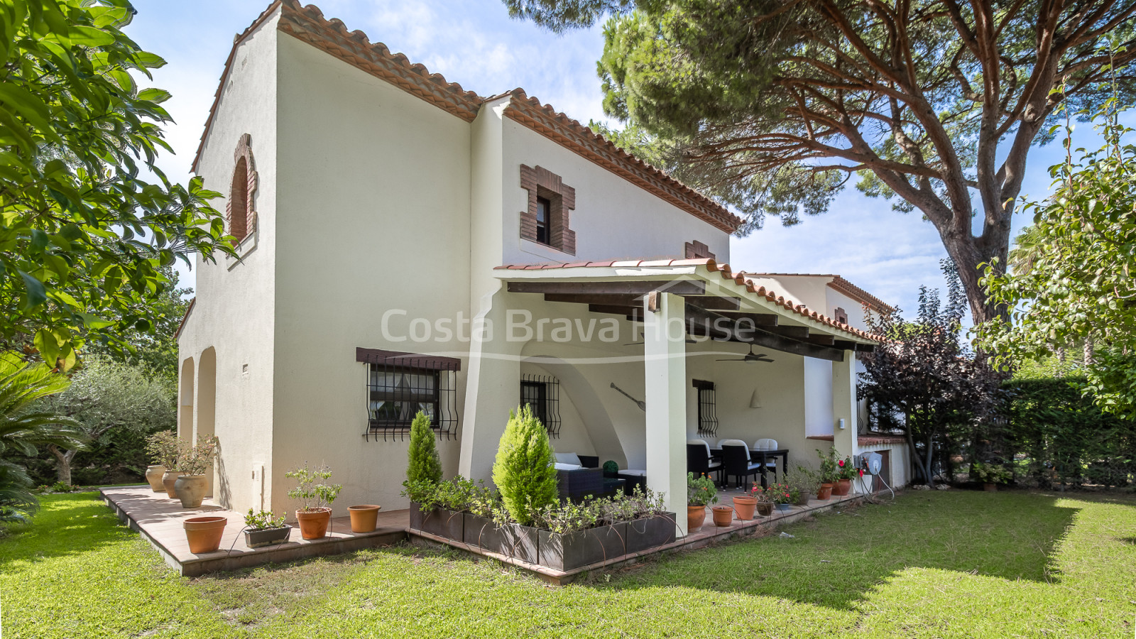 Maison mitoyenne à Playa de Pals avec jardin privé et piscine commune près du golf