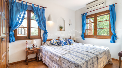 Terraced house in Playa de Pals with private garden and communal pool near the golf course