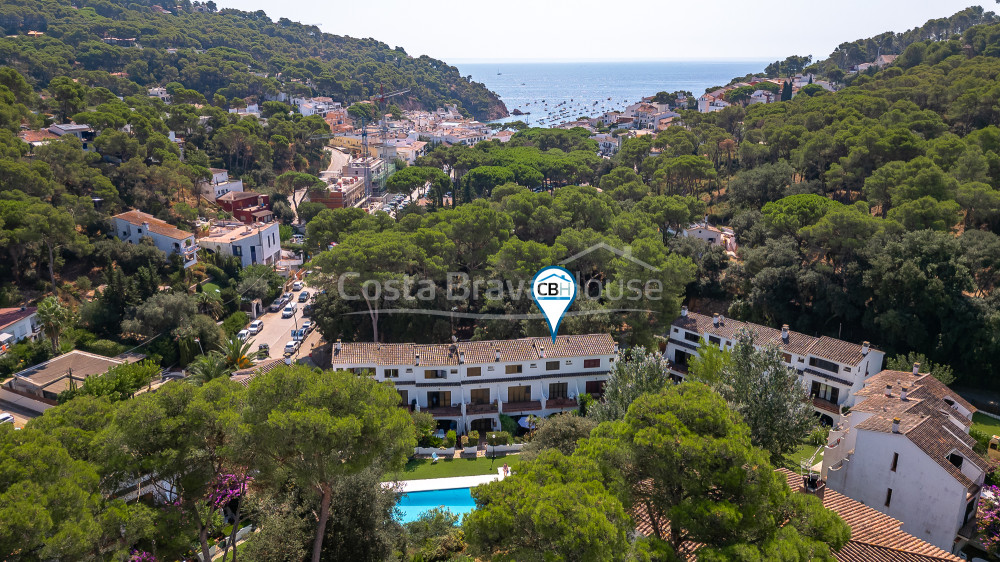 Townhouse in Tamariu near the beach with private patio, garage and communal swimming pool