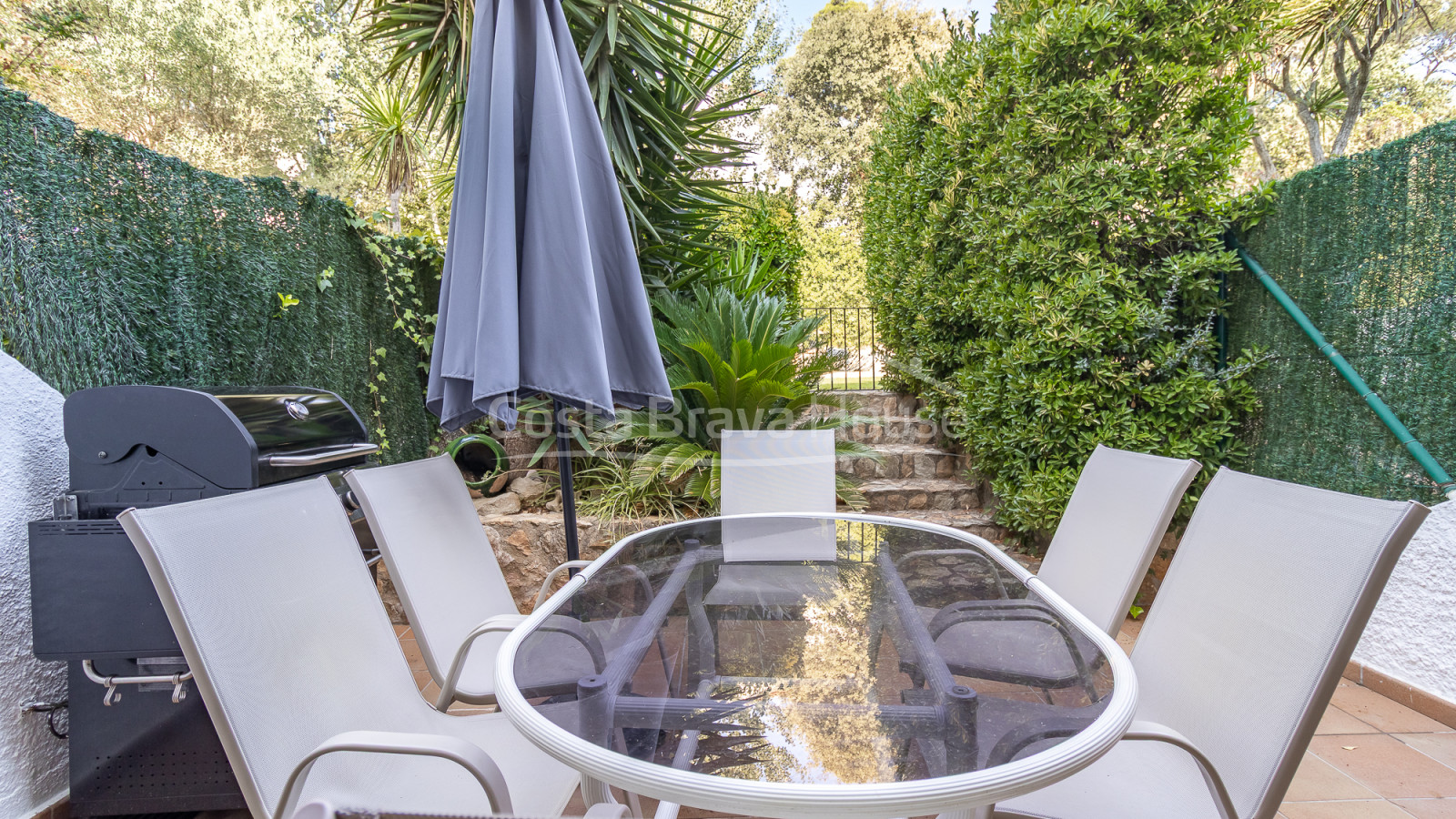 Townhouse in Tamariu near the beach with private patio, garage and communal swimming pool