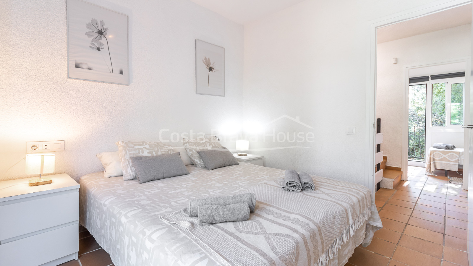 Townhouse in Tamariu near the beach with private patio, garage and communal swimming pool