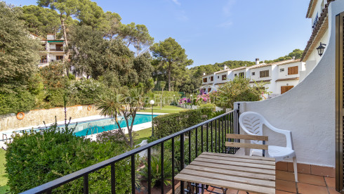 Townhouse in Tamariu near the beach with private patio, garage and communal swimming pool