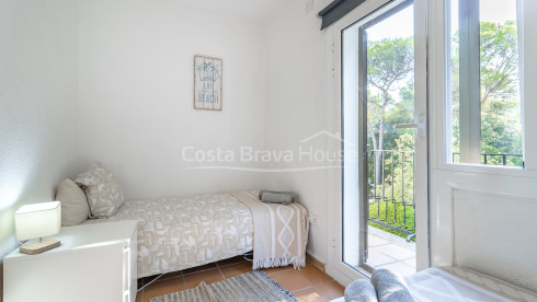 Townhouse in Tamariu near the beach with private patio, garage and communal swimming pool