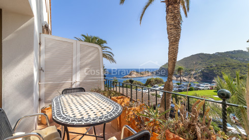 Seafront apartment in Cap Sa Sal, Begur, with terrace and Mediterranean sea views