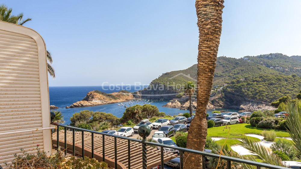 Apartamento en Cap Sa Sal, Begur, en primera línea de mar con terraza y vistas al Mediterráneo