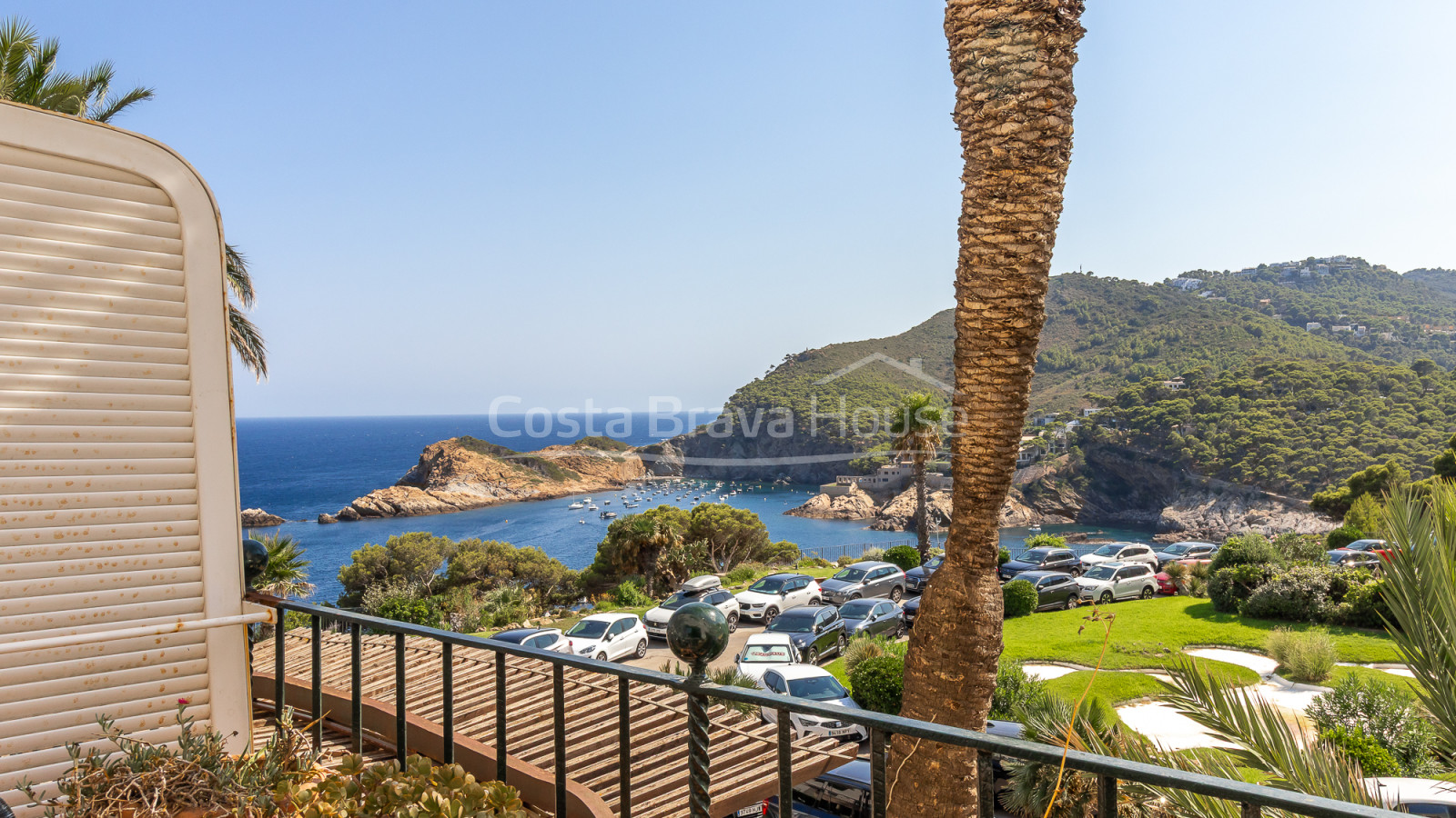 Seafront apartment in Cap Sa Sal, Begur, with terrace and Mediterranean sea views