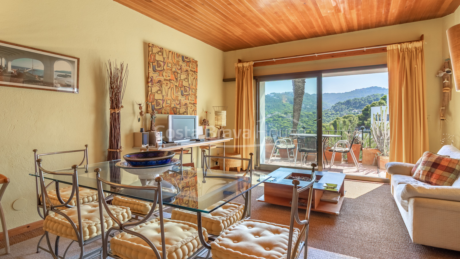 Seafront apartment in Cap Sa Sal, Begur, with terrace and Mediterranean sea views