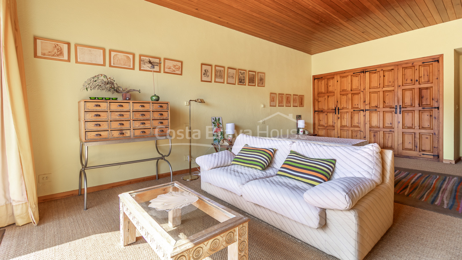 Apartamento en Cap Sa Sal, Begur, en primera línea de mar con terraza y vistas al Mediterráneo