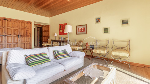 Seafront apartment in Cap Sa Sal, Begur, with terrace and Mediterranean sea views