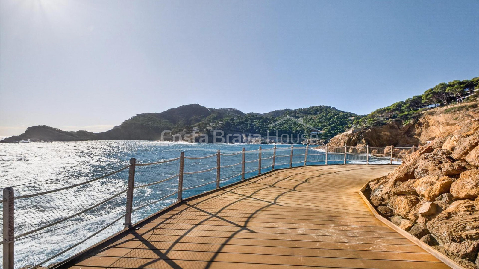 Seafront apartment in Cap Sa Sal, Begur, with terrace and Mediterranean sea views