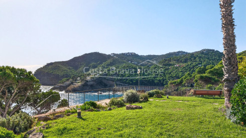 Apartament a Cap Sa Sal, Begur, en primera línia de mar amb terrassa i vistes al Mediterrani