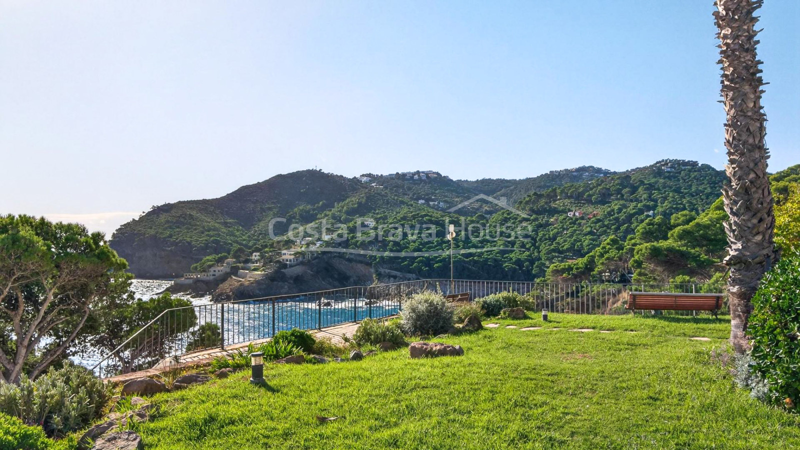 Appartement à Cap Sa Sal, Begur, en première ligne de mer avec terrasse et vue Méditerranée