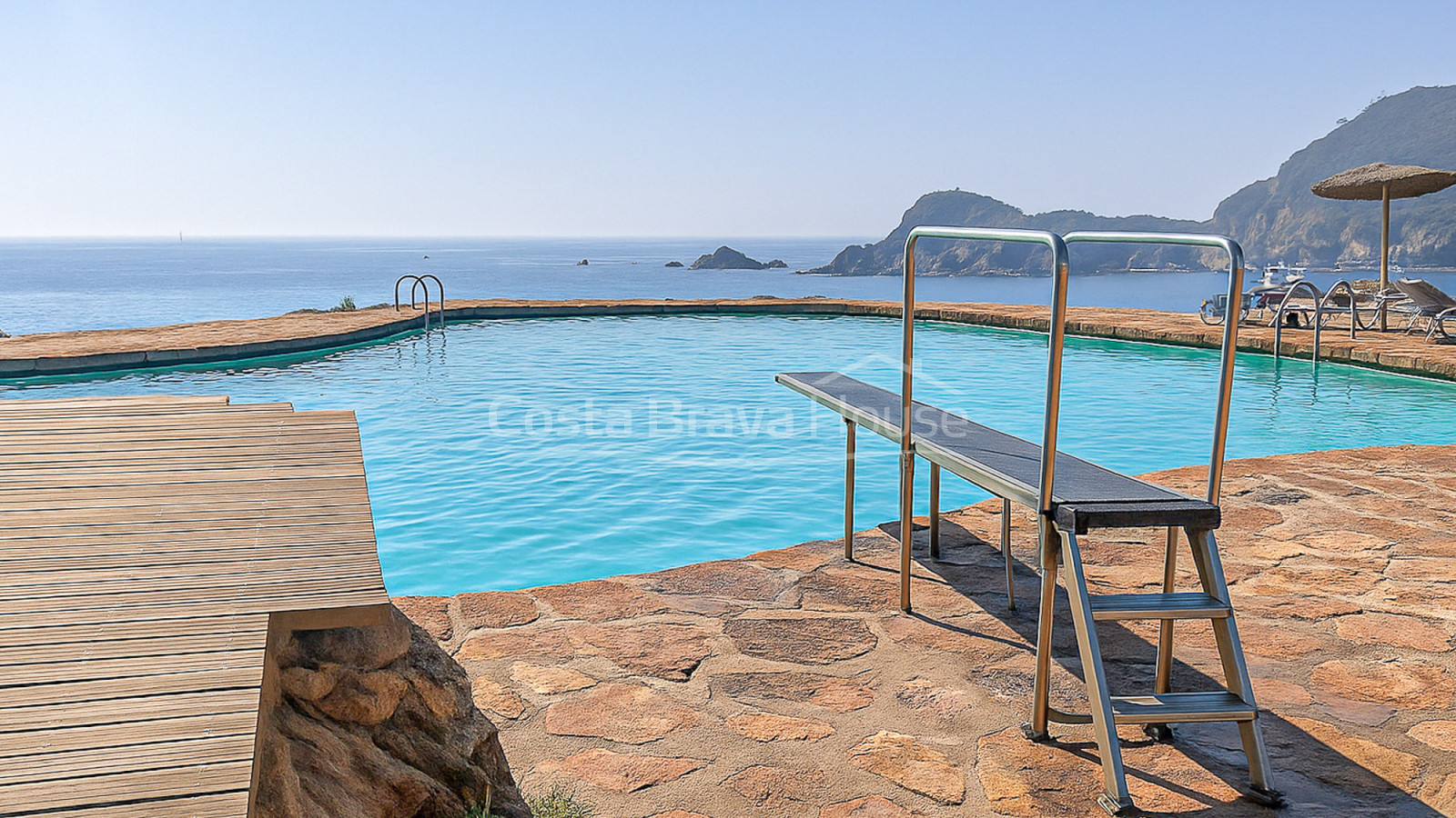 Apartament a Cap Sa Sal, Begur, en primera línia de mar amb terrassa i vistes al Mediterrani